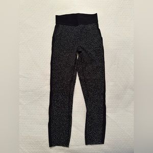 Lululemon Box It Out Legging, Night View White Black / Black, Size 6.